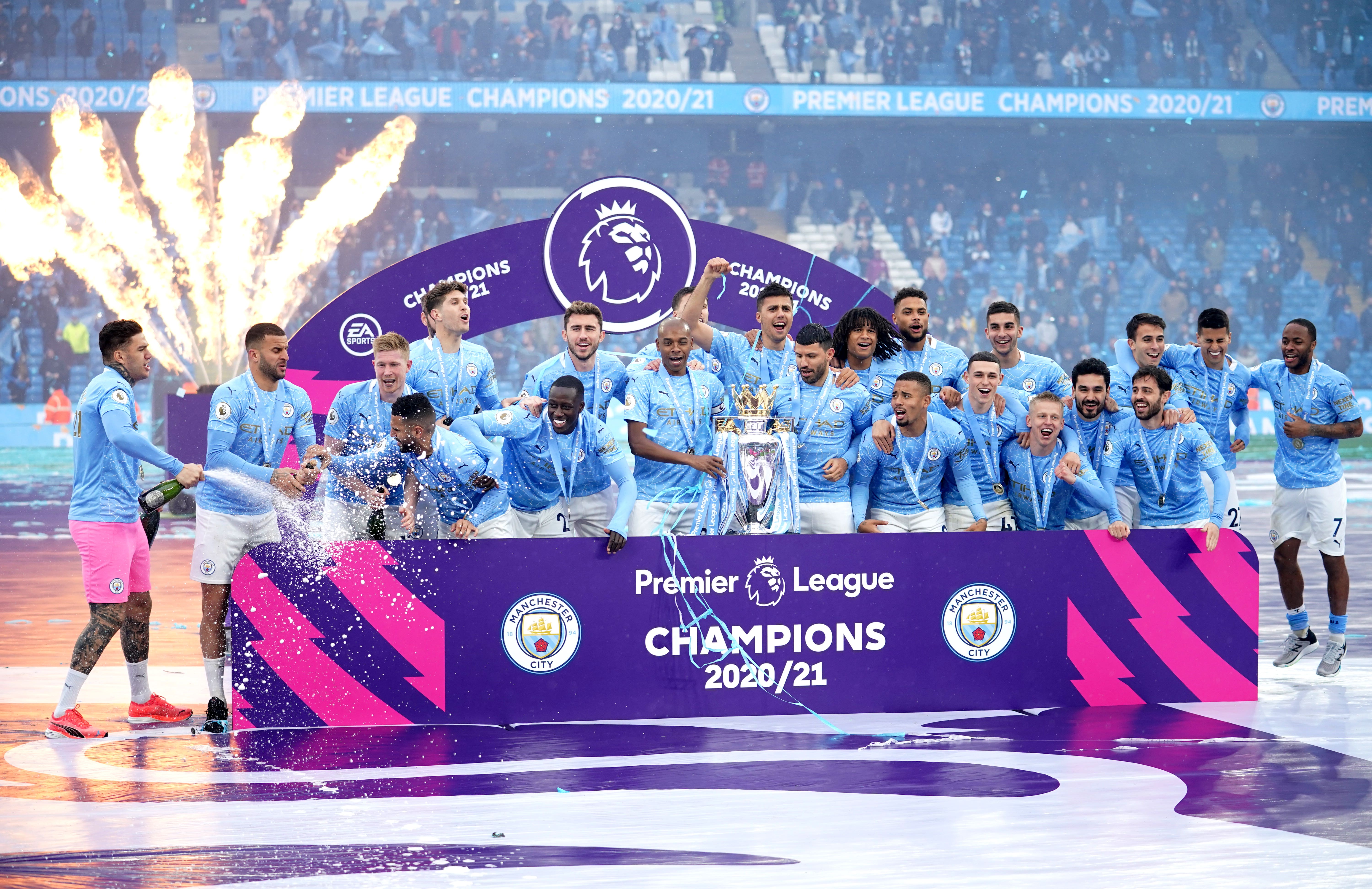Los jugadores del Manchester City celebran la Copa